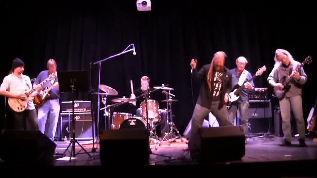 I Am Santa Claus (Black Sabbath - Iron Man) 2014 Way Of Guitar Student Showcase смотреть онлайн
