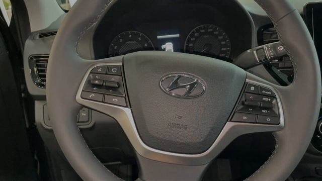 Купить Хендай Солярис (Hyundai Solaris). Цена ноябрь 2021. Комплектация Elegance. смотреть онлайн