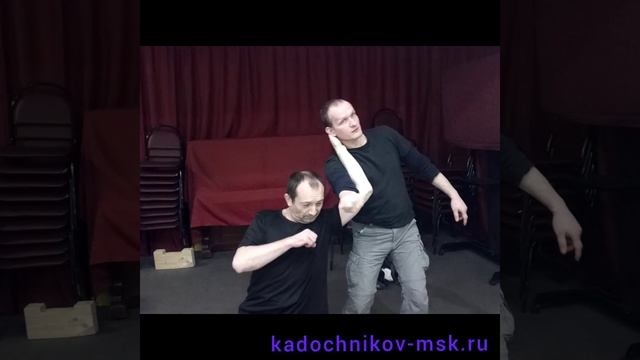 Освобождение от захвата за шею. Kadochnikov-msk.ru