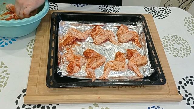 Куриные крылышки в духовке с чесночком!) смотреть онлайн