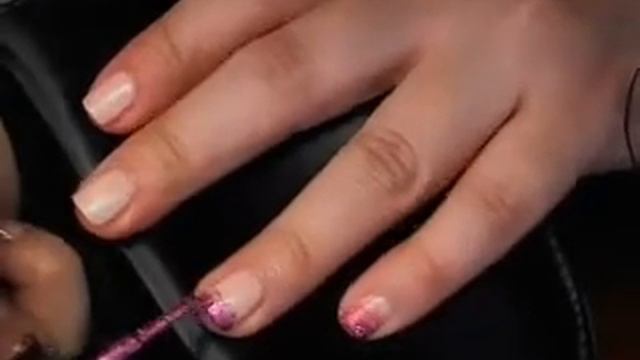 Valentine's Day Ombre Sparkle Nails! смотреть онлайн