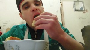 МУКБАНГ / ОПЯТЬ ЖРУ НА РАБОТЕ / ПИРОЖКИ С ЯБЛОКАМИ И БУЛОЧКА / УЖИН/ EATING Mukbang НЕ АСМР/ASMR#371