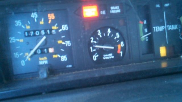 Volvo 242 GT running смотреть онлайн