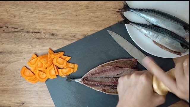 Запечённая скумбрия. Простой рецепт рыбы в духовке. смотреть онлайн