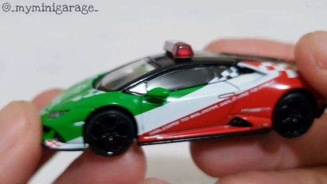 MINI GT Lamborghini Huracan EVO Bologna Airport 2020 Follow Me Car Updated / No. 193 Unboxing смотреть онлайн