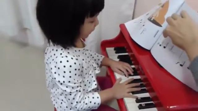 Us @Toy piano class смотреть онлайн