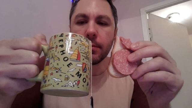 MUKBANG EATING SOUNDS. БУТЕРБРОДЫ С КОПЧЁННОЙ КОЛБАСОЙ,  ЧАЙ , ОБЖОР.