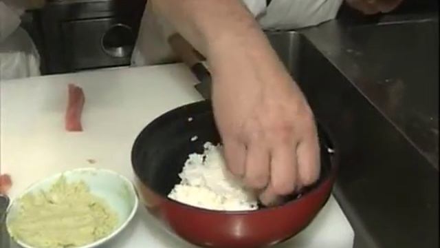 Японская кухня. Сырая рыба по японски с рисом. Сырая рыба по японски с рисом и водорослями смотреть онлайн