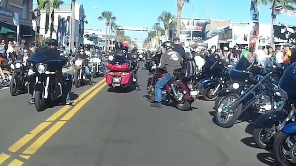 Daytona Bike Week 2017 - Main St [Suzuki Intruder 800 aka s50]