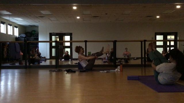 Saturday Yoga with Ellen смотреть онлайн