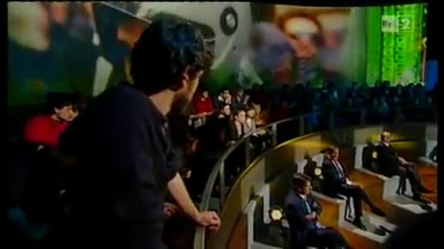 Antonio Di Pietro: "meglio analfabeta che fascista!" - Annozero 16/12/2010 смотреть онлайн