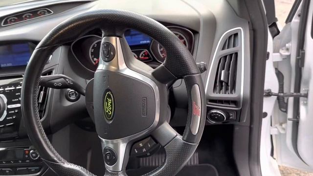 2014 14-Reg Ford Focus ST-3,Frozen White,74,000 mikes,FSH, £10995 смотреть онлайн