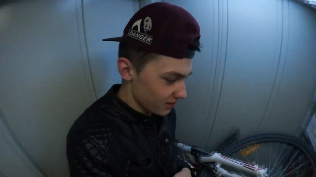 Мое первое домашние животное, хватанул за палец! смотреть онлайн