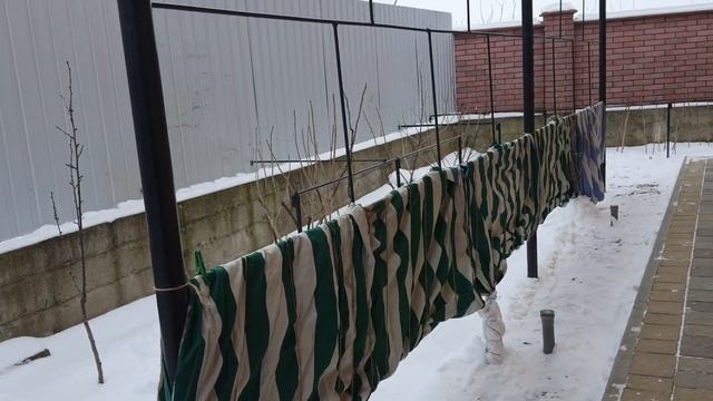 Укриття винограду на зиму. Укриття на каркасі.