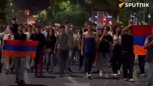 Участники антиправительственных акций в Ереване требуют открытия Лачинского коридора для безопасного смотреть онлайн