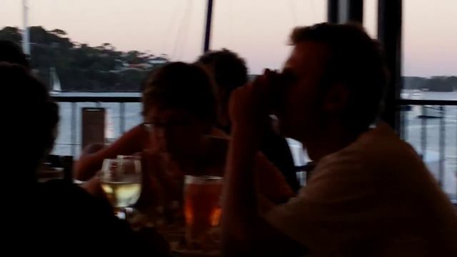 Австралия Рестораны Австралии Ужин в закрытом Яхт- клубе владельцев яхт смотреть онлайн