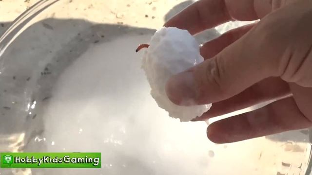 BLOONS Video Game App and Water Balloon Play with Surprises! смотреть онлайн