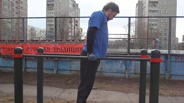 Отжимания на брусьях, перелет. Calisthenics Street Workout смотреть онлайн