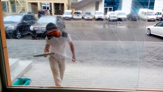 Мойка окон - Pencerenin temizlenmesi BAKIDA смотреть онлайн