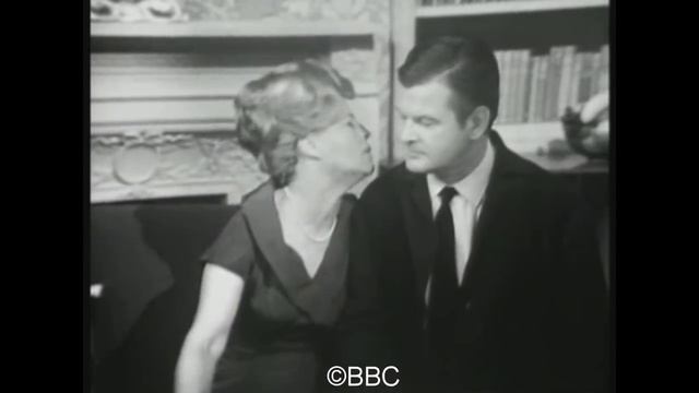Benny Hill Show - classic sketch - Stamp Collector смотреть онлайн