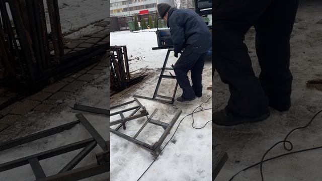производство квадроциклов / заготавливаем металл и начинаем варить раму смотреть онлайн