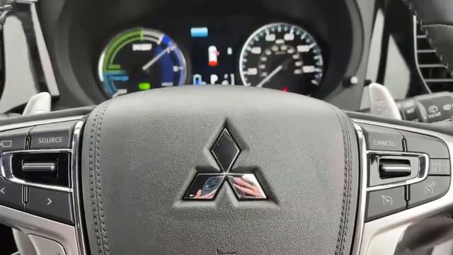 WM68FRR Mitsubishi Outlander 2.4 PHEV 5h 5dr Auto смотреть онлайн