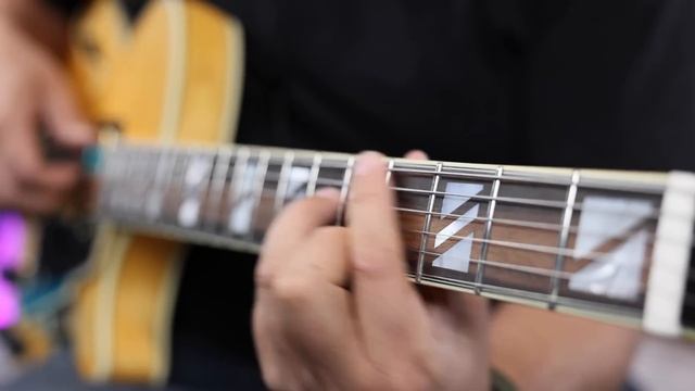 D'Angelico Deluxe SS! - Semi-Hollow Guitars With STYLE!! смотреть онлайн