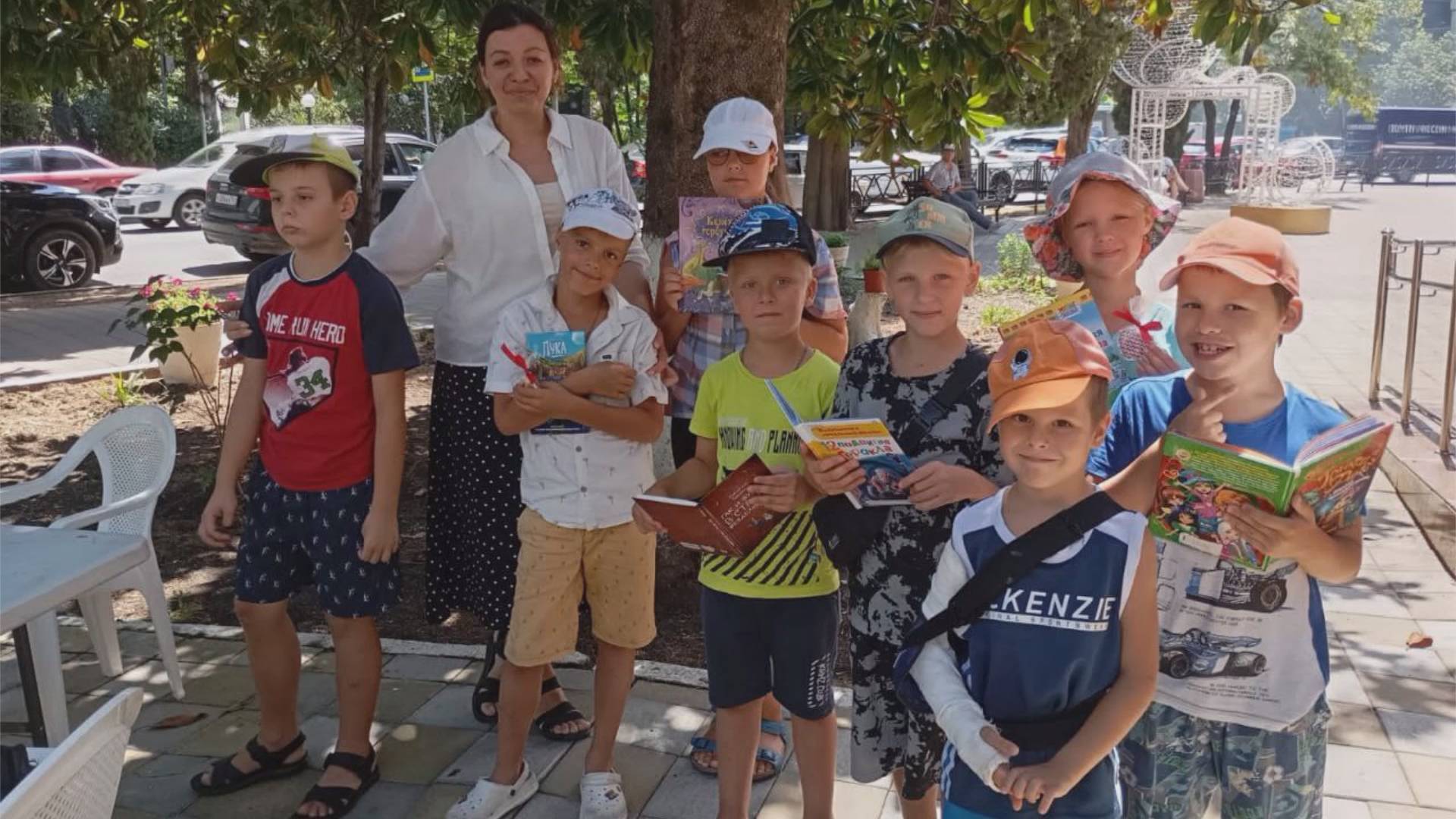 «Дружба на страницах книг» на летней досуговой площадке ДТиД «Луч». смотреть онлайн