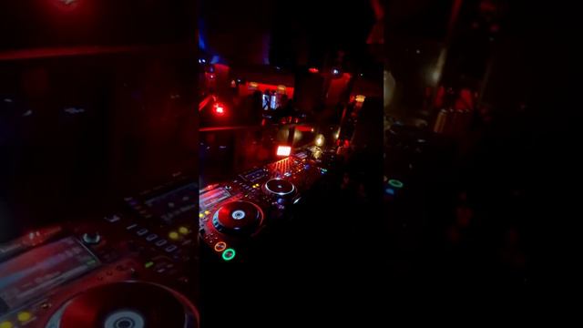 Terry Bevvan @terrybevvan Proper Education Eric Prydz vs Pink Floyd смотреть онлайн