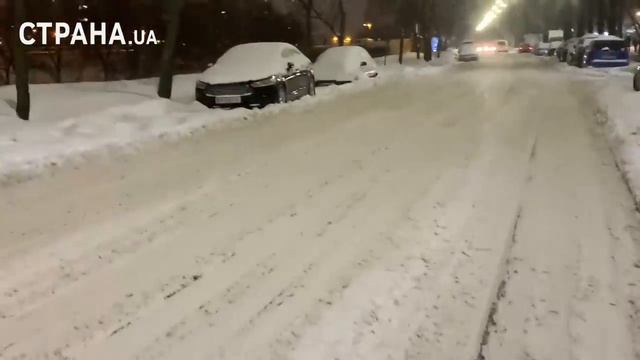 Киев заметает снегом. Вот что происходит сейчас. смотреть онлайн