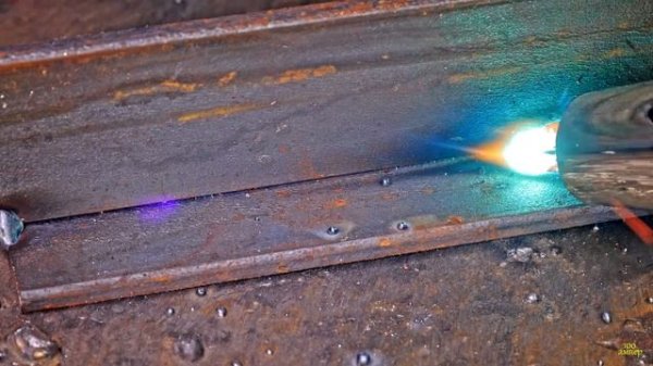 The best welding machine for home from China! // HUGONG EXTREMIG 200 III LCD ヽ(°° )ノ ̄*