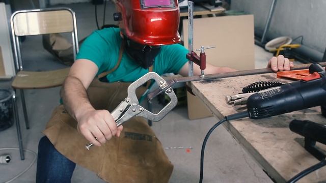 A different gravity hook смотреть онлайн