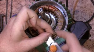 Изменение направления вращения однофазного асинхронного двигателя.