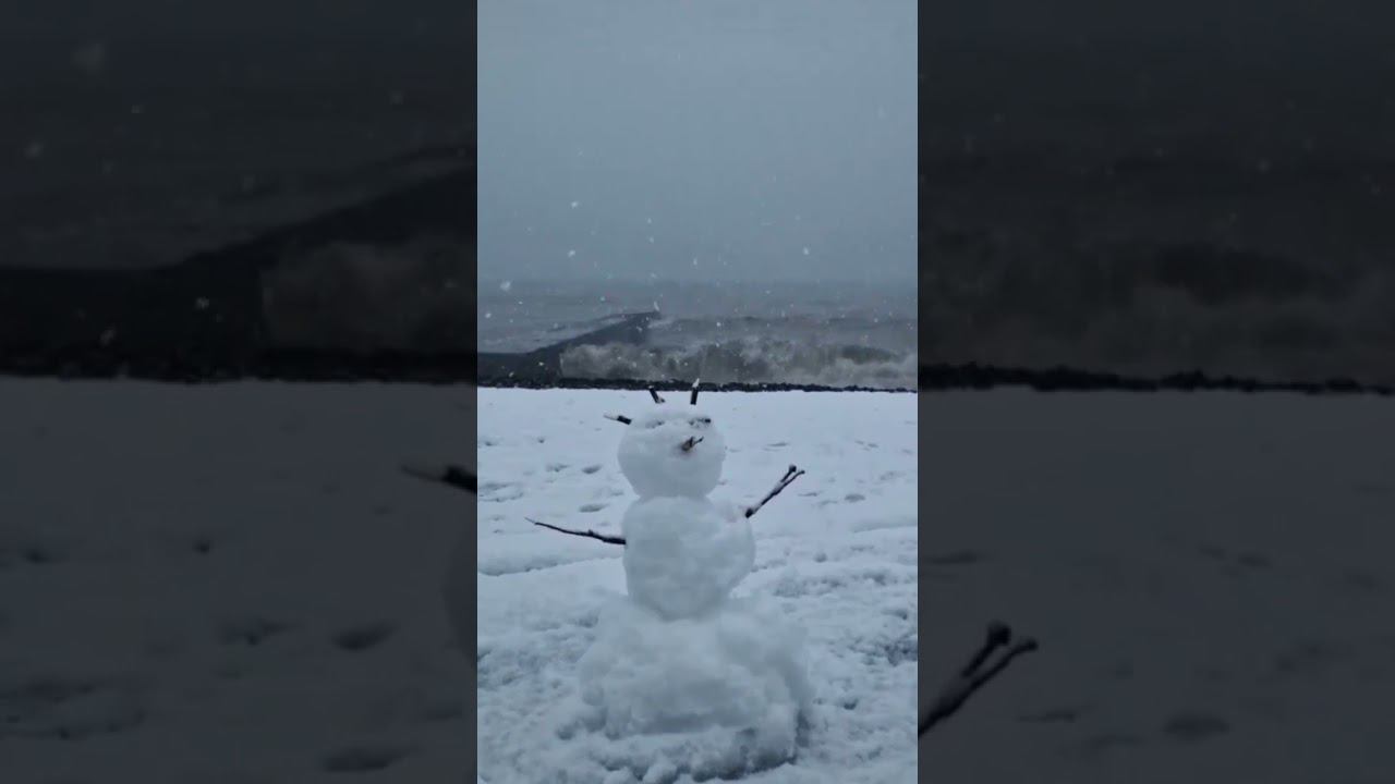 Коротко о погоде в Сочи. Снегопад #погодалазаревское #снег #снегвсочи #погодасочи #сочисегодня смотреть онлайн