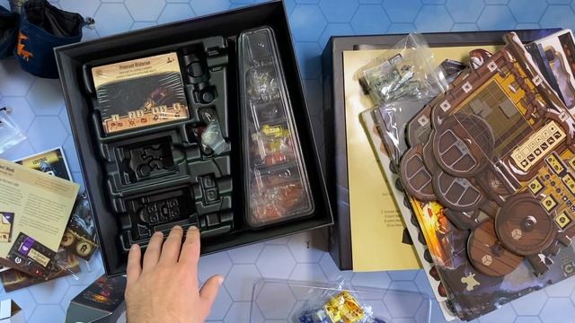 Merchants of the Dark Road - распаковка кикстартерной deluxe версии настольной игры смотреть онлайн