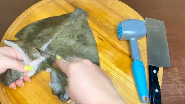 Жареная камбала на сковороде.Как почистить и разделать камбалу?Секрет панировки смотреть онлайн