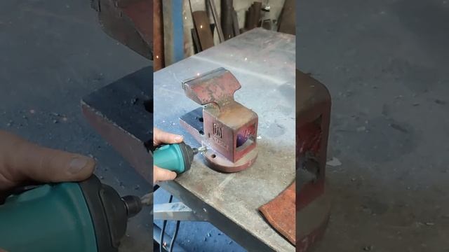 Прямая шлифмашина Makita GD0602 смотреть онлайн