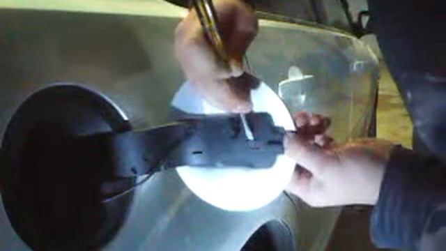 Форд фокус 2. Снятие лючка бензобака. смотреть онлайн