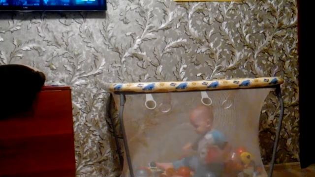Малыш в манеже смотреть онлайн