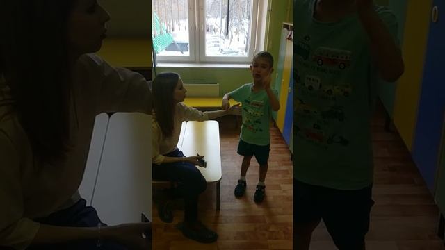 Мама и бабушка ребёнка настраивают против отца. смотреть онлайн