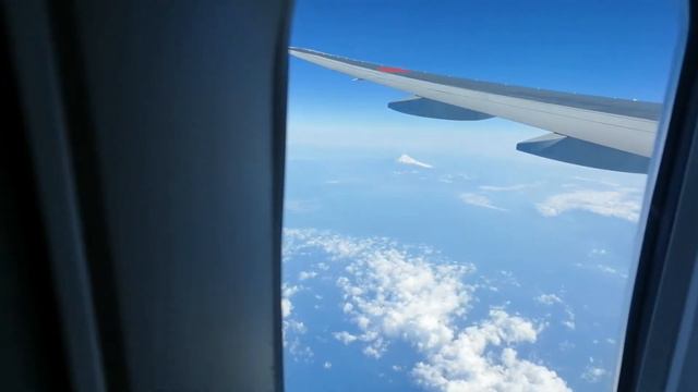 Фудзияма в иллюминаторе самолета смотреть онлайн