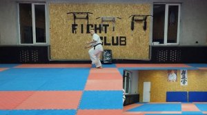 САКУГИ ТАЙКИОКУ СОНО САН. Третье ката ногами.