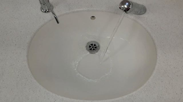 Thorpe Park, Near Angry Birds, 2020 Commercial sink unit and Initial hand dryer смотреть онлайн