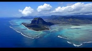 Иллюзия подводного водопада в Маврикии