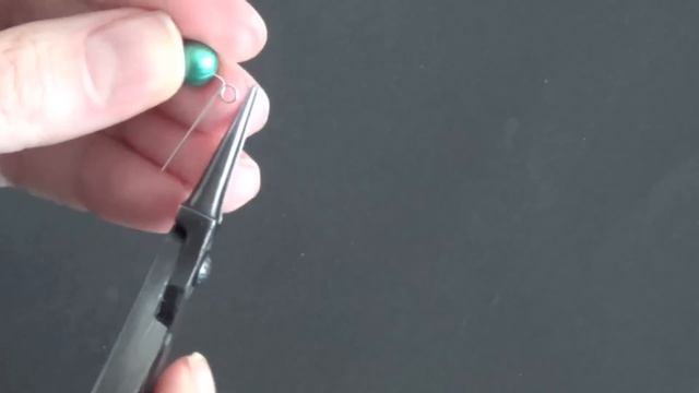 How to Wire Wrap a Bead Dangle : Wire Wrapping Tutorial - Jewelry Tutorial HQ смотреть онлайн
