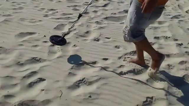 Na praia com o detector md 4040 смотреть онлайн