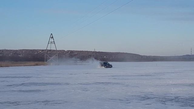 Отжиг на льду на Subaru Forester городской хищник