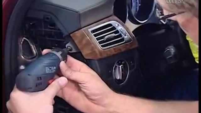 W218 Move Install Instrument Cluster