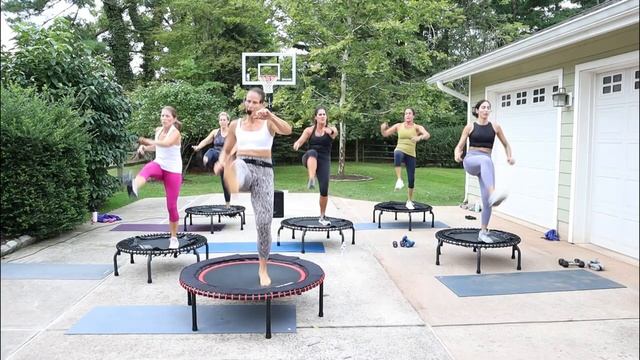 Barre Bounce Full Body Workout | Rebounder Cardio and Strength смотреть онлайн