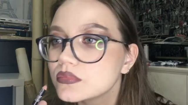 Как красить губы темной помадой | DARK LIPSTICK TUTORIAL смотреть онлайн